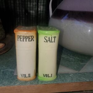 Salt & pepper shakers